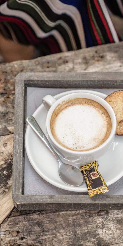 Das Foto zeigt Cappuccino im Concept Store Unikat im Kreuzviertel in Dortmund